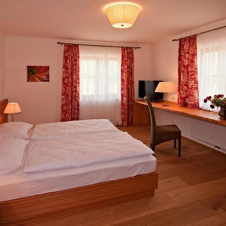 Gastehaus Schloss Bernau Hotel Fischlham Bilik gambar