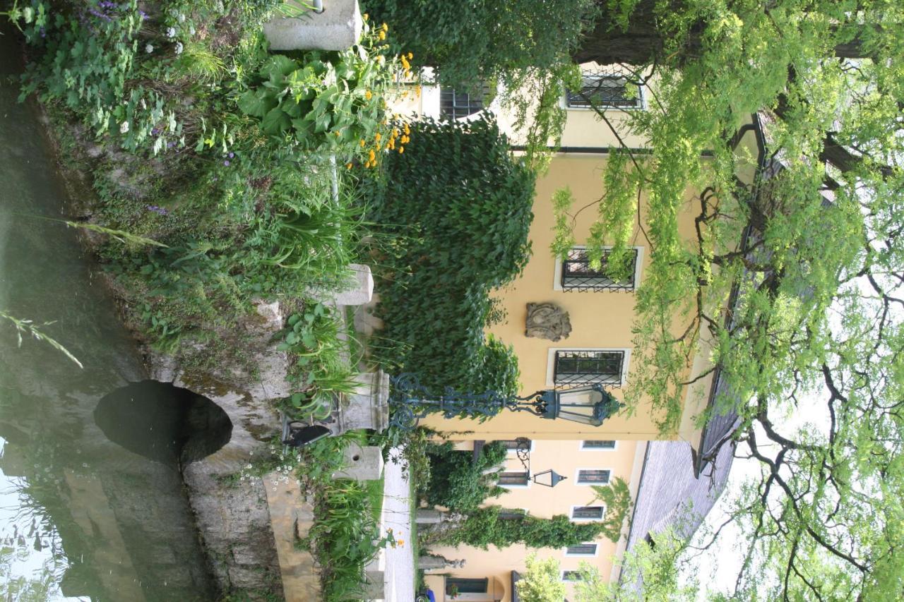 Gastehaus Schloss Bernau Hotel Fischlham Luaran gambar